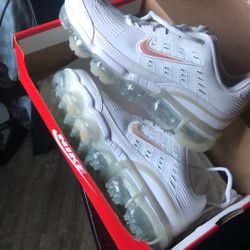 Women’s Nike Air Vapormax Plus - 7.5