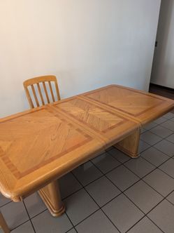 Kitchen table & 4 chairs