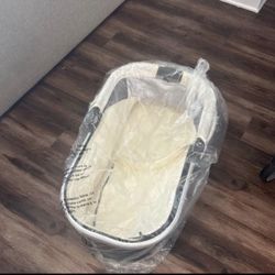 Uppa Baby Cruz V2 stroller with bassinet