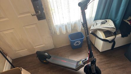 Nine bot scooter come with charger