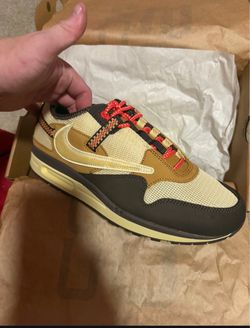 Travis Scott air max size 10 / sga converse size 9.5