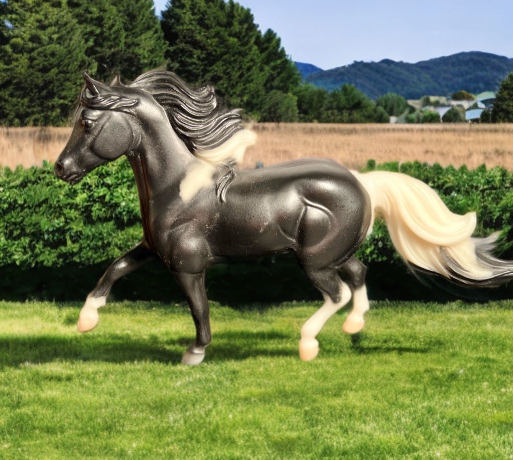 Breyer 2000 Paint/Pinto Black Miniature Mustang Stallion Midnight Tango Model/Mold 467