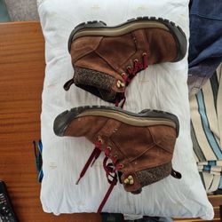 KEEN WOMENS WATERPROOF INSULATED BOOTS SIZE 9