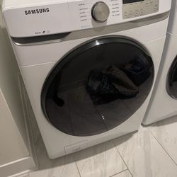 Minimally Used 4.5 cu. ft. High-Efficiency Front Load Washer with Self-Clean+ in White