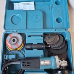MAKITA ANGLE GRINDER 9553NBK