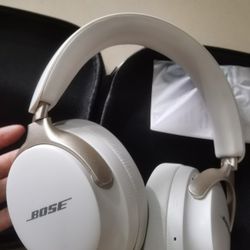 Bose QuietComfort Ultra Headphones Wireless Noise-Canceling Over-Ear Bluetooth Headphones
