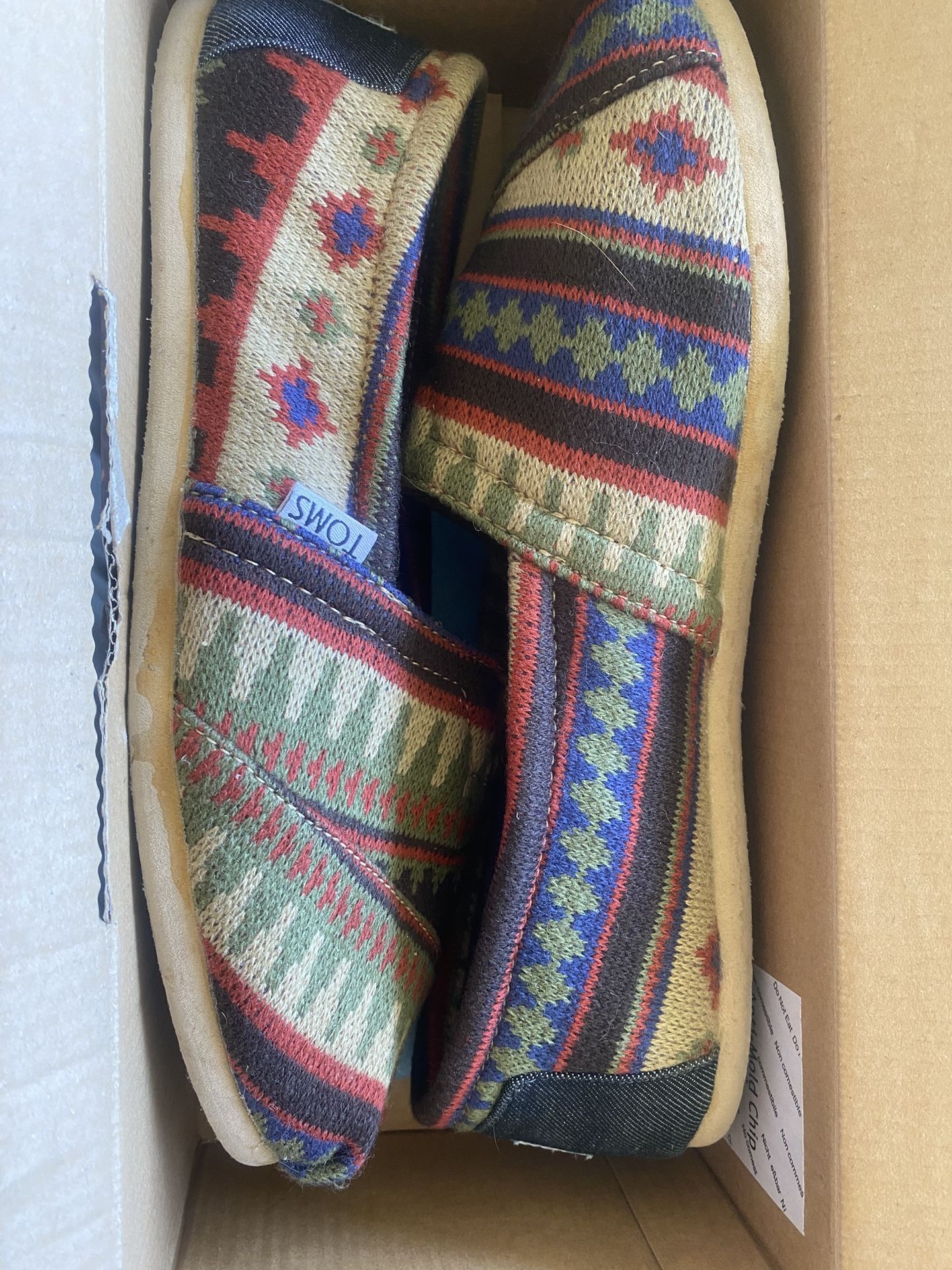 TOMS Classic Women's Size 10 Shoes Aztec Design Comfort slip on Flat