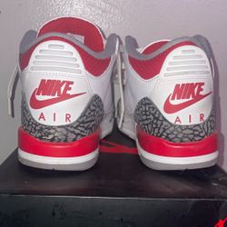 White/Fire red air jordan 3’s size 6.5y 