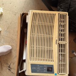 Window AC-used