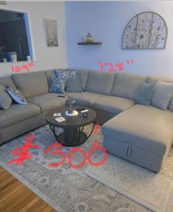 Sectional, Ashley quality good condition  only 10mnths old needs go tdy!!PRICED TO SELL
