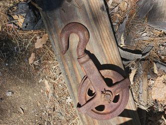CAST IRON  ROPE.BLOCK
