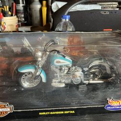 Hot wheels 1999 Harley Davidson Softail 1:10
