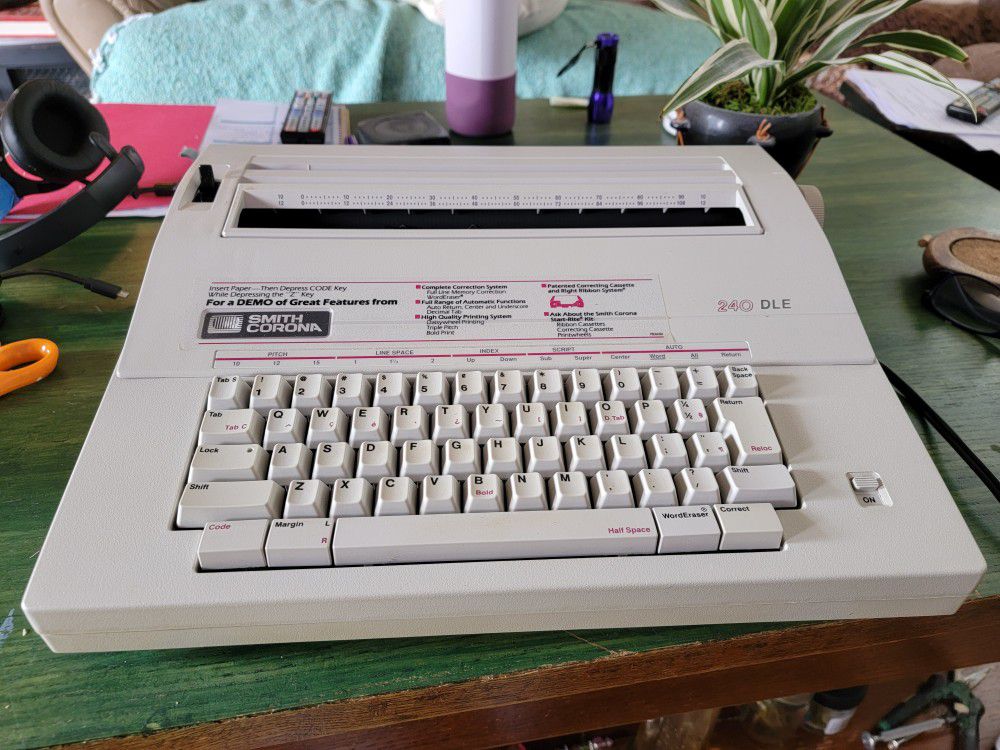 Smith Corona electric typewriter 240 DLE