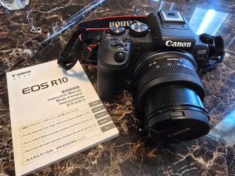 Canon EOS R10 Mirrorless Camera with 18-45mm Lens
