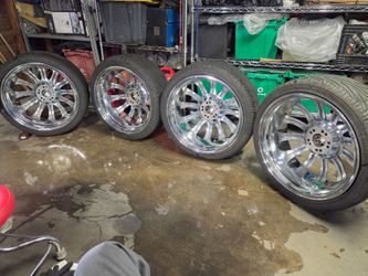 Look used UNIVERSAL5 LUGS BORGHINI WHEELS AND TIRES