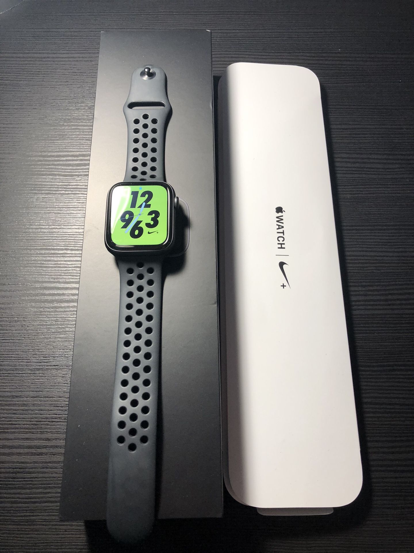 Apple Watch 4, 40mm, Nike +