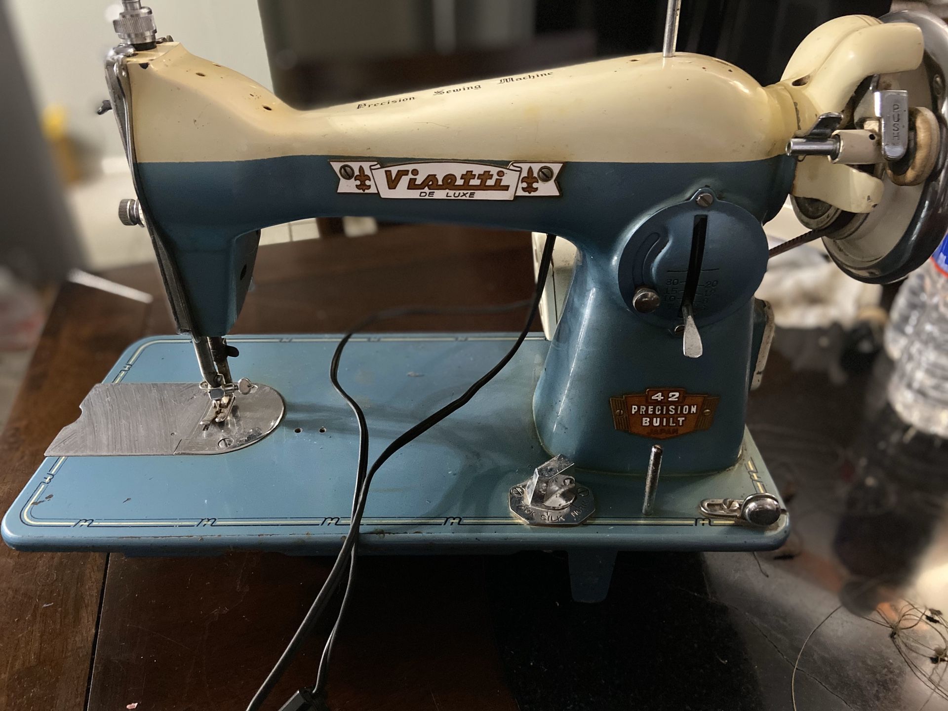 Antique Visetti De Luxe Precision Sewing Machine! for Sale in Pasadena
