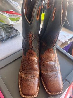 Men Ariat rancher western boots size 8.5