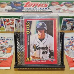 Mike Trout 2010 Minor League Baseball Rising Alumni RC #2 Cedar Rapids Kernels
