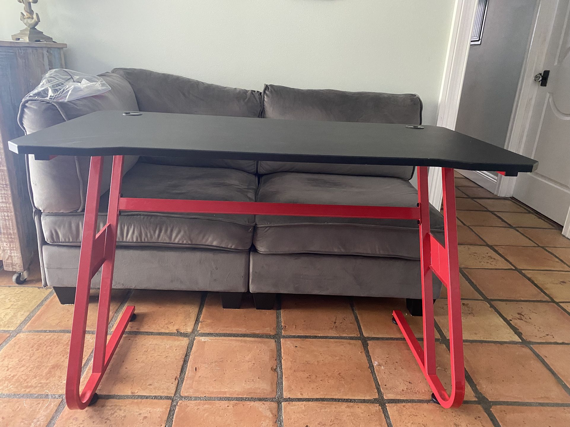 Gaming Desk Excellent Condition