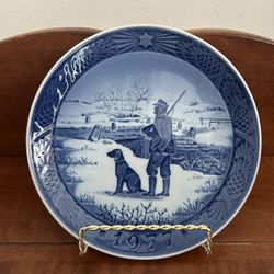 Vintage Royal Copenhagen Denmark 1977 Plate Immervad Bridge - just under 7.25” diameter 