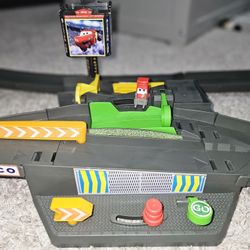 Disney Car Piston Cup Racetrack