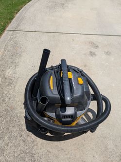 DeWALT 9 Gallon job site vacuum