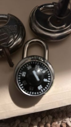 2 cylinder locks 1 combo lock all like new 6 each don’t need