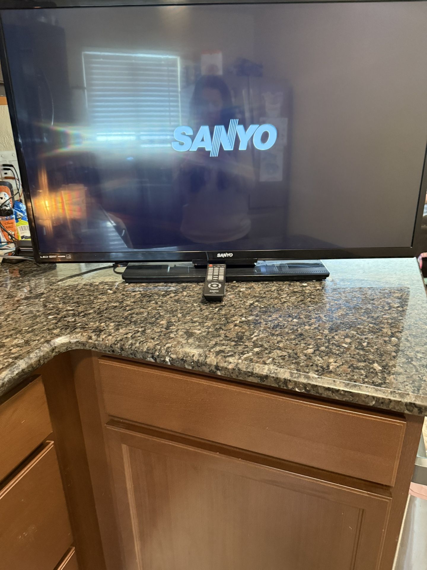 SANYO 43" Inch Tv (1080P)