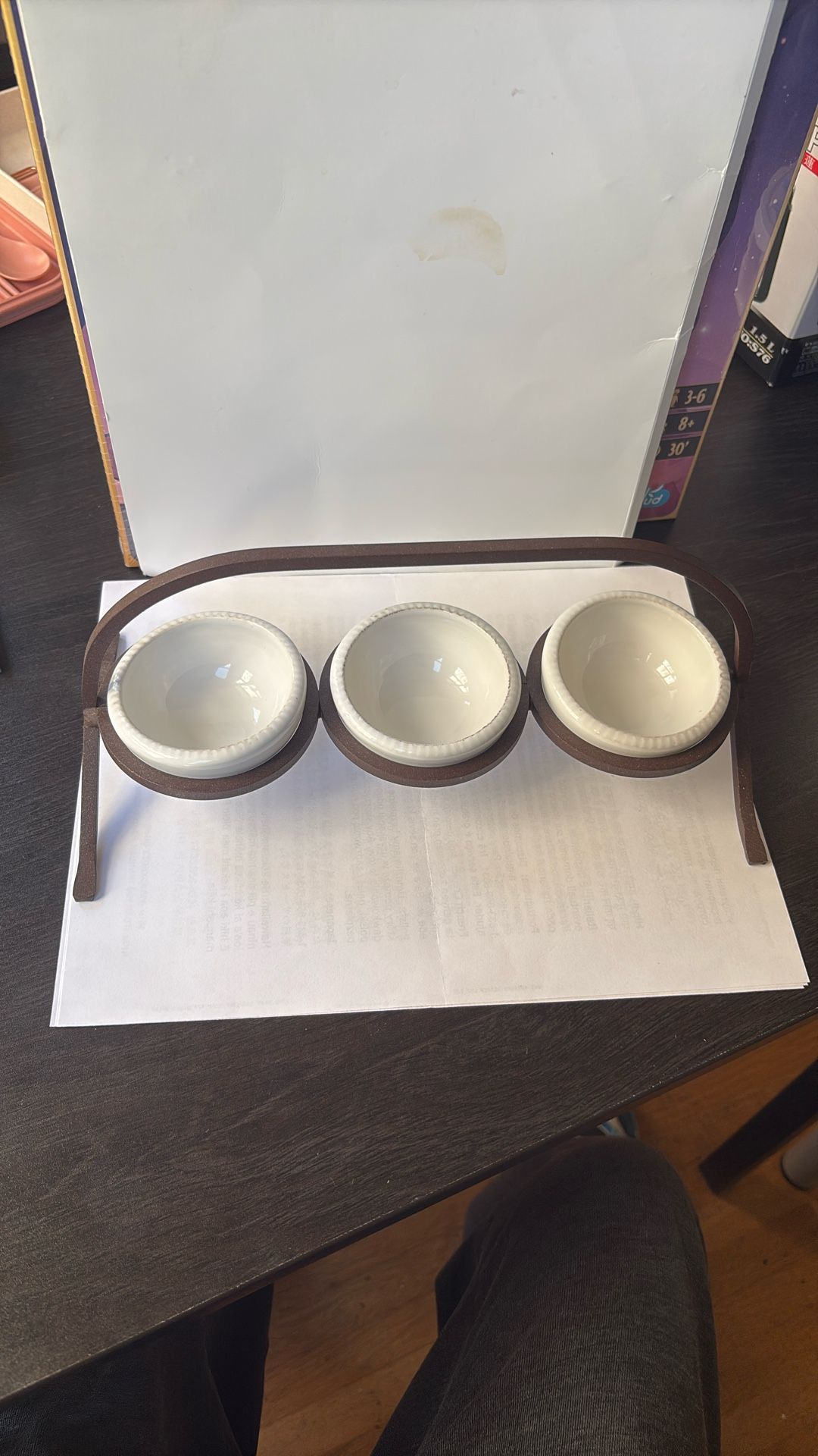 3 White Bowl with Metal Rack