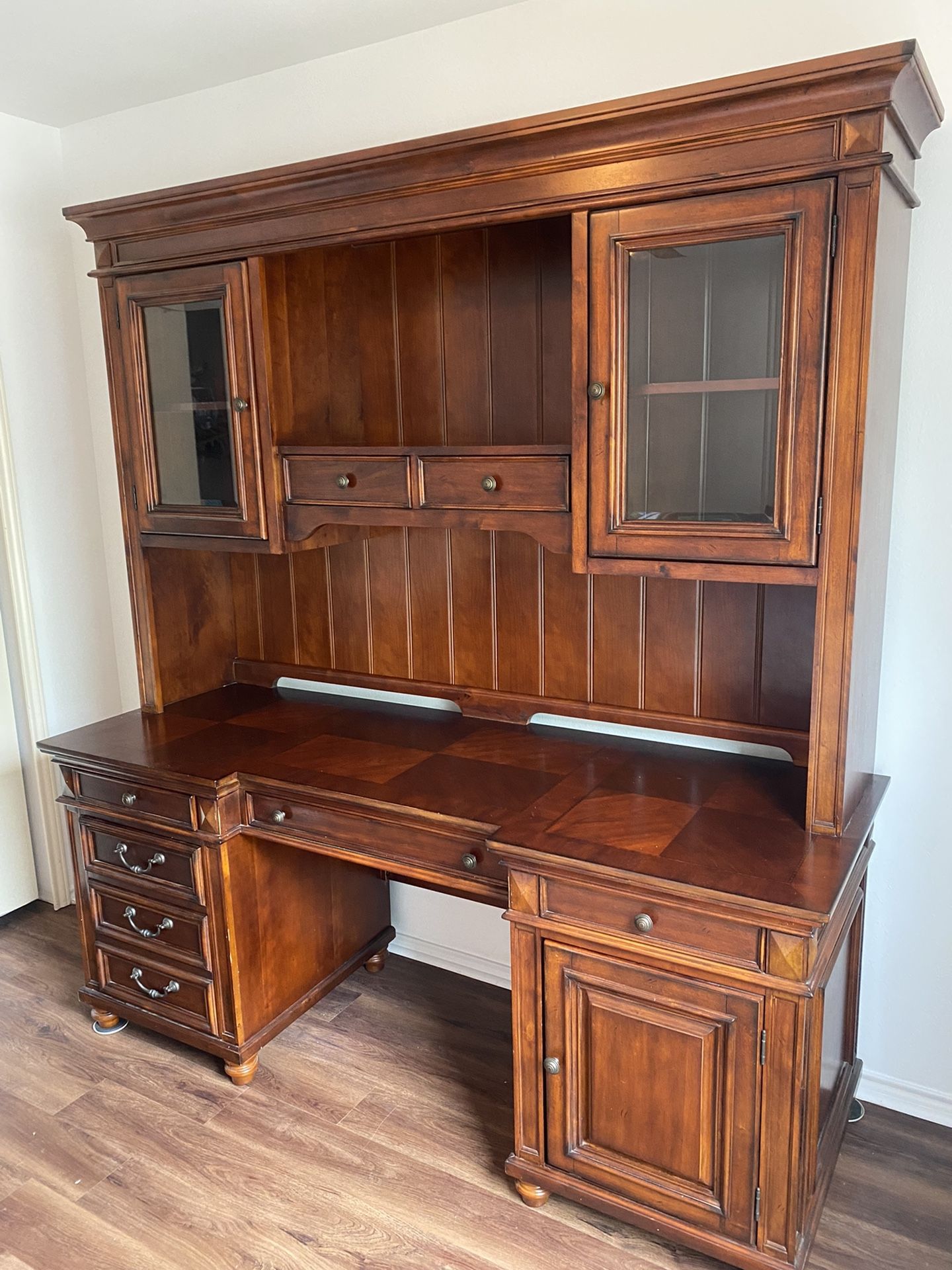 Havertys Martin’s Landing Desk With Hutch