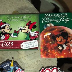 RARE LOT OF DISNEY PINS & BUTTONS: Tsum Tsum, D23 Mickey & Minnie, Christmas 