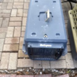 pet carrier 29”L 24”w 16”tall 