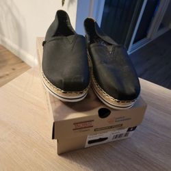 Skechers Bobs Slip ons Breeze flats Size 8