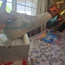 WMNS AIR JORDAN 1 LOW 10.5