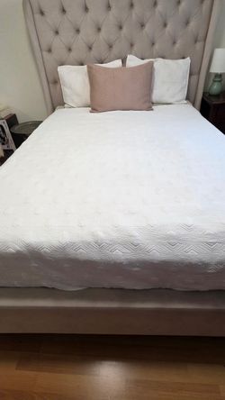 Bedframe bed mattress