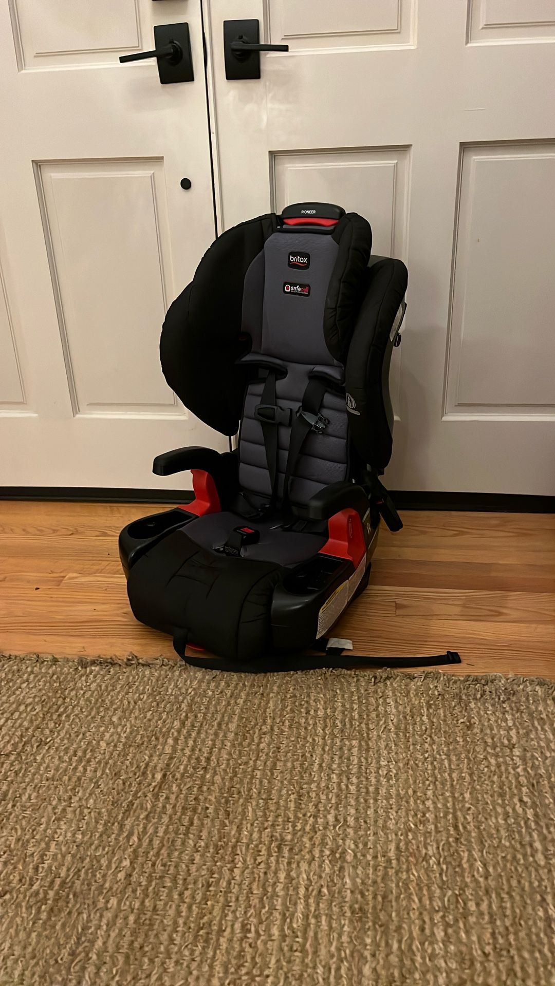 Britax Pioneer Grow With You Booster & 5 Pt Harness Car seat