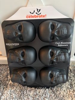 Halloween Skull Cast Aluminum Bakeware Pan
