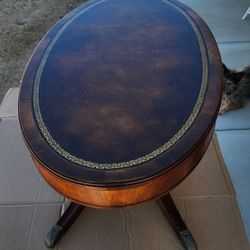 Antique Heirloom Weimen Mahogany Leather Top Coffee Table 