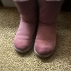 UGG