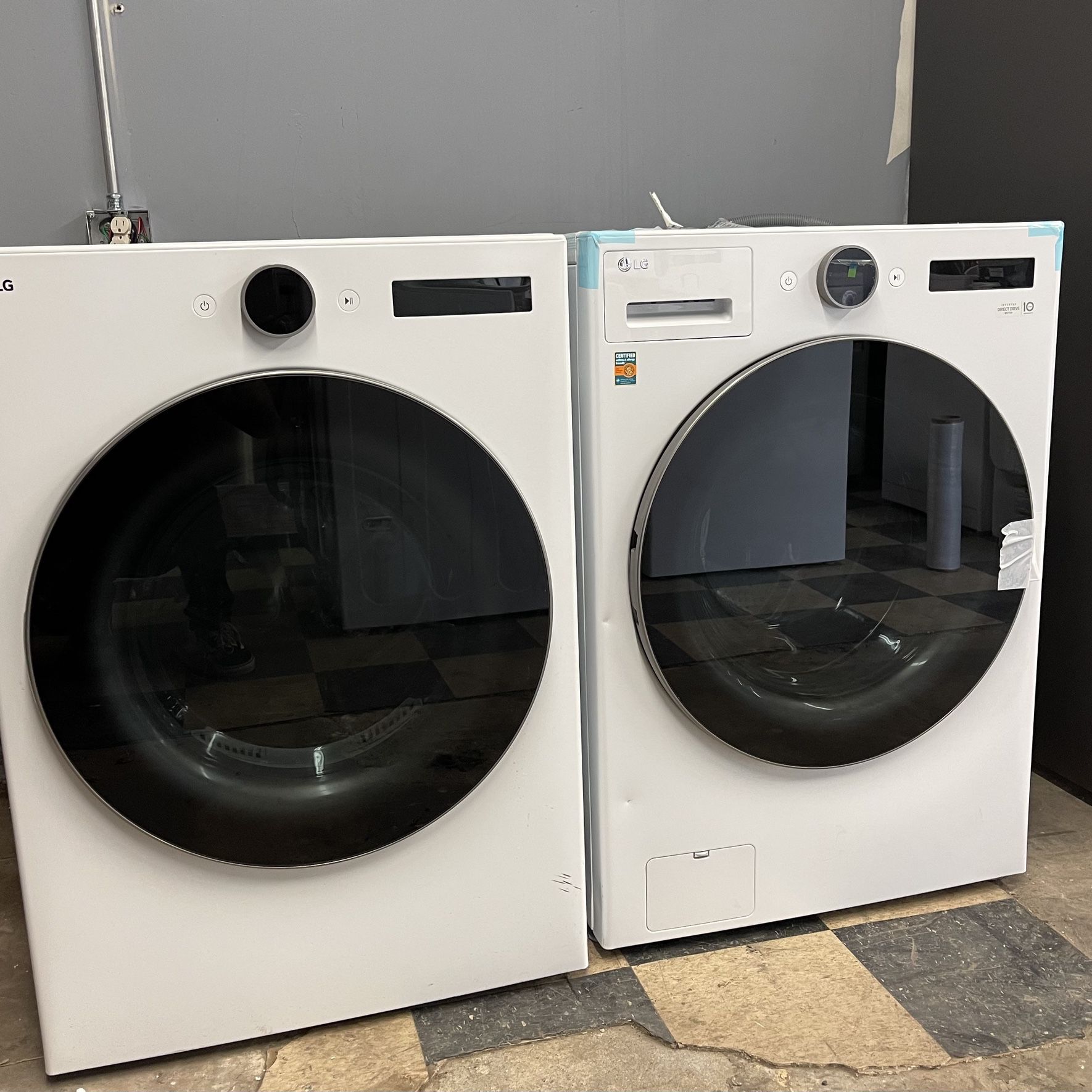 New LG front load washer and dryer set gas dryer