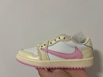 Jordan 1 retro low og SP travis scott shy pink size 11C
