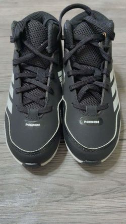 adidas Icon baseball cleats in a black/white colorway. The “ICON”