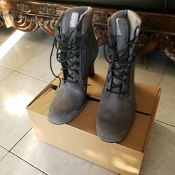 Timberland Women Short Boots Size 7