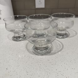 Set of 4 glass dessert pedestal bowls