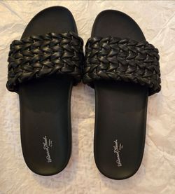 XX Women's 8.5 Universal Thread black slip on sandals