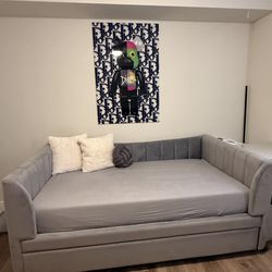 Daybed two twin mattresses like new