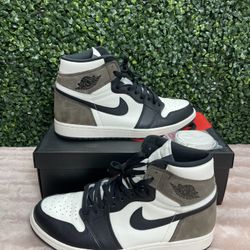 WORN ONCE Size 11 - Jordan 1 Retro OG High Dark Mocha 555088-105
