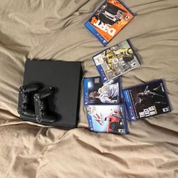 PS4 Good Condition 2 Controllers 5 Games 