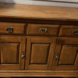 48" Sideboard, Buffet, Server, Credenza, Cabinet or Console. 48"x 21.5" x 33.5" In Very Good/Excellent Condition.